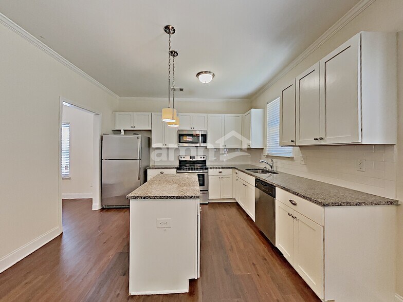 Building Photo - 2505 Beal St