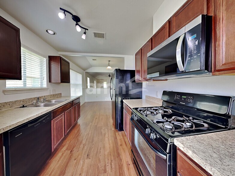 Building Photo - 6019 Brenwood Trails Ln