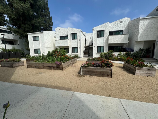 Building Photo - Woodman Arleta Apartments