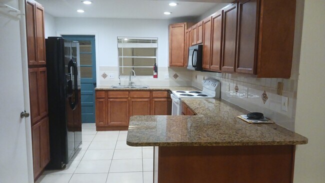 Building Photo - 606 Lakespur Ln