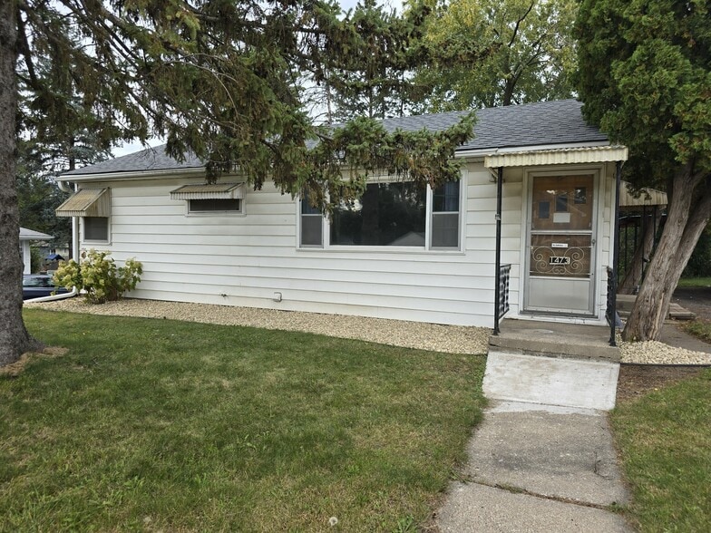 Front - 1473 Cope Ave E