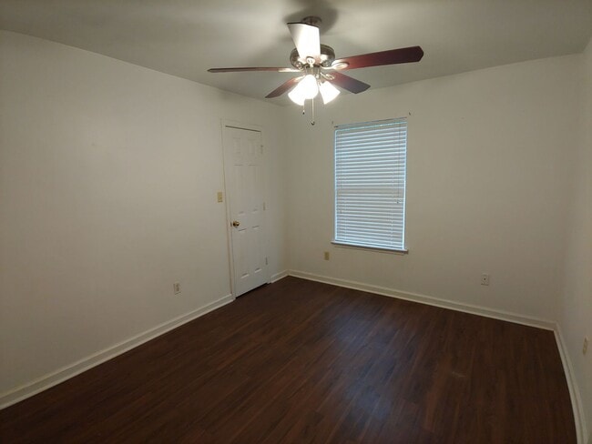 Building Photo - 4 BR / 3 BA Townhouse in San Luis Area off...
