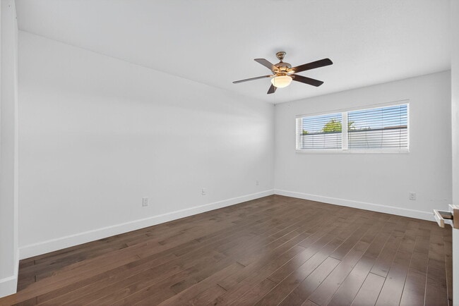 Building Photo - 110 Shore Ct