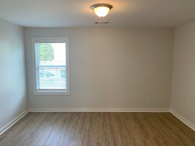 Building Photo - Northern Village