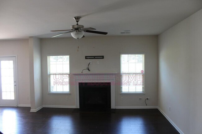 Building Photo - 204 Alderside Pl