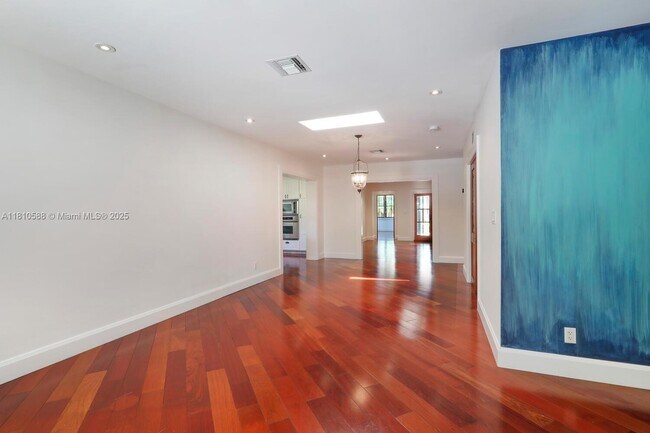 Building Photo - 2527 Inagua Ave