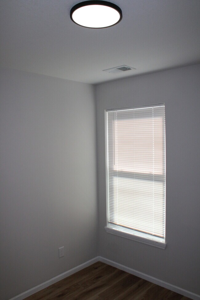 Building Photo - 3bed 1 bath in Independence - Newer Build