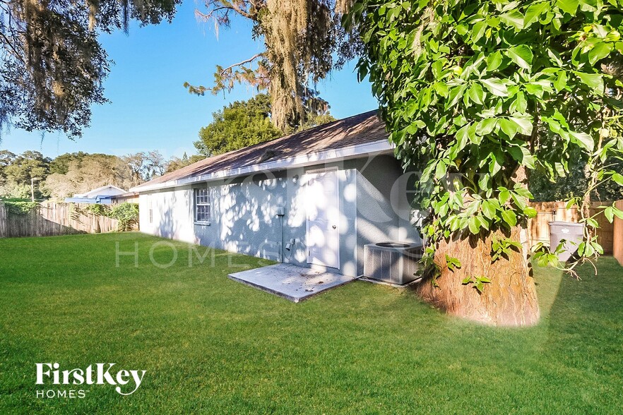 Building Photo - 5322 Plum Ave