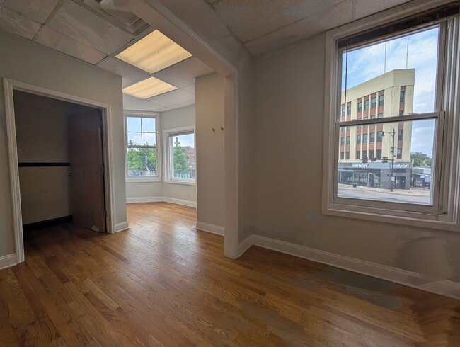 Building Photo - 4805 W Irving Park Rd
