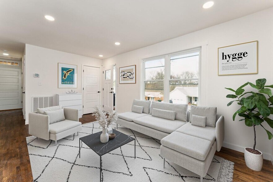 Building Photo - 6801 Fieldvale Pl