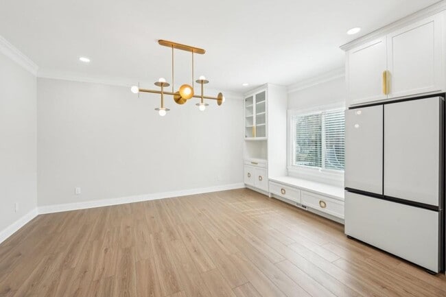 Building Photo - 1600 Spring Arbor Ct