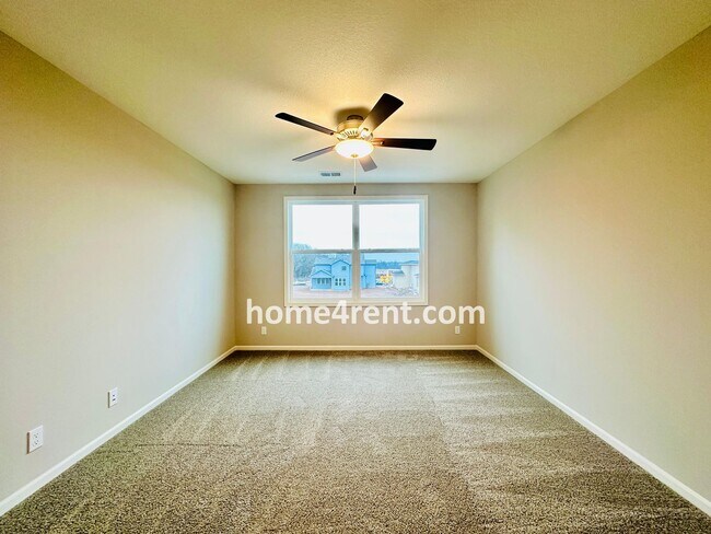 Building Photo - Nearly New Luxury Home in Blue Valley Schools!