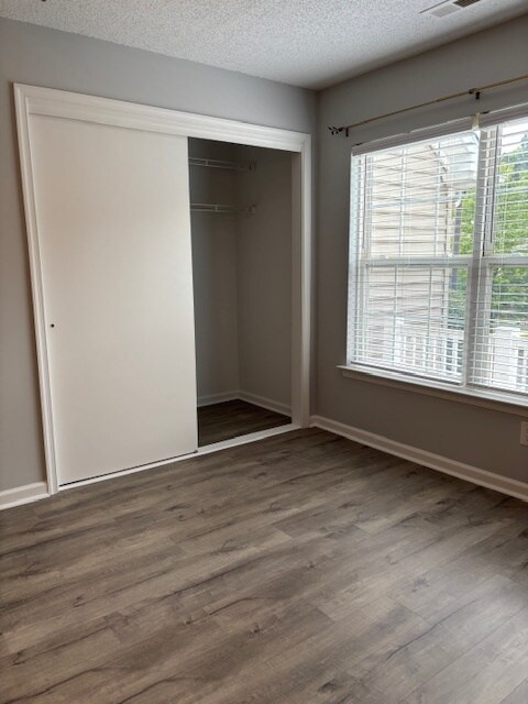Building Photo - 305 Settlement Dr