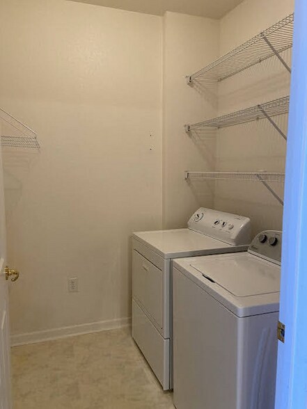 Building Photo - 5694 N Gibralter Way