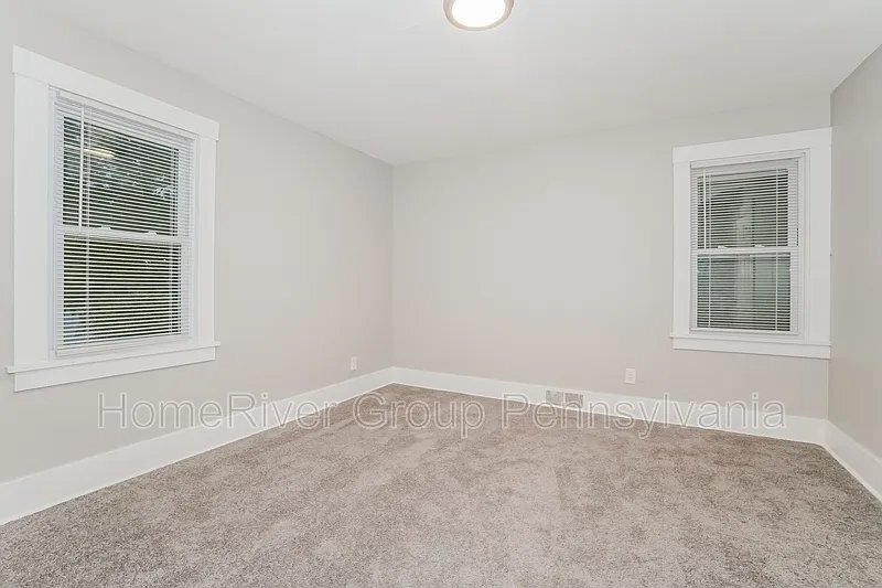 Building Photo - 2413 Collins St