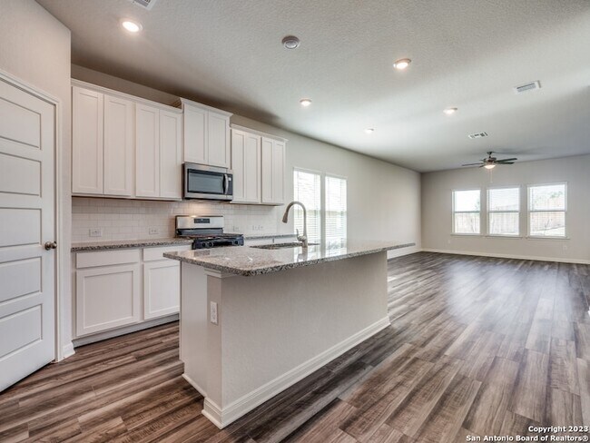 Building Photo - 25853 Posey Dr