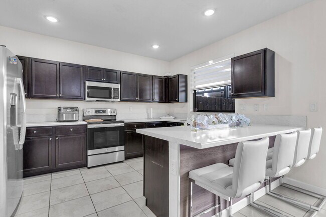 Building Photo - 11413 SW 252nd Ter
