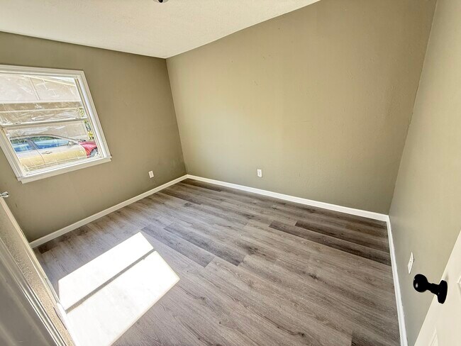 Building Photo - 3831 Morningview Dr