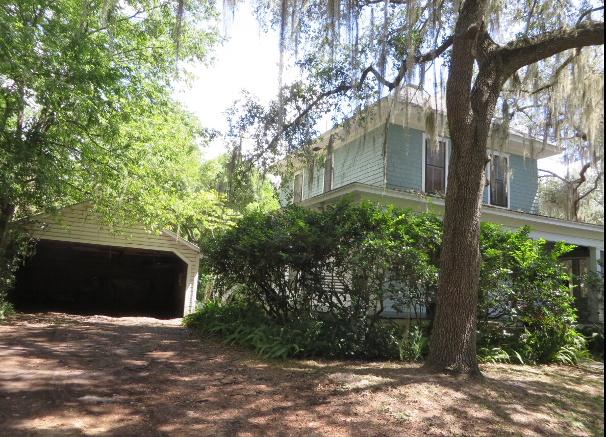 Building Photo - 730 NE 4th Ave