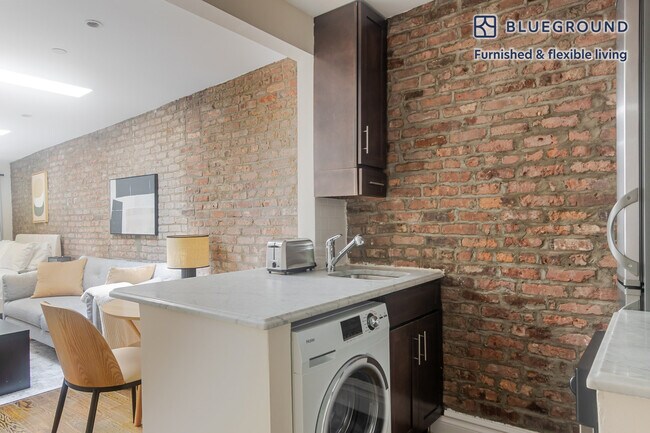 Building Photo - 316 W 14th St