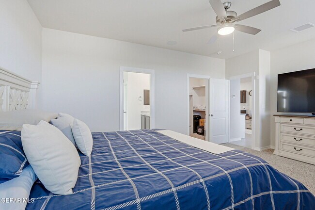 Building Photo - 11150 Blazing Star Pl