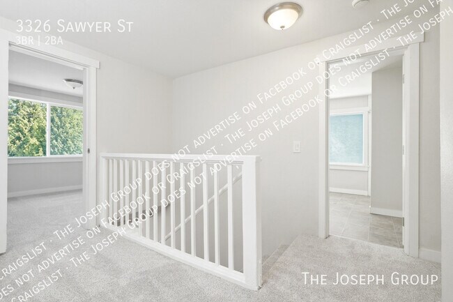 Building Photo - 3326 S Sawyer St