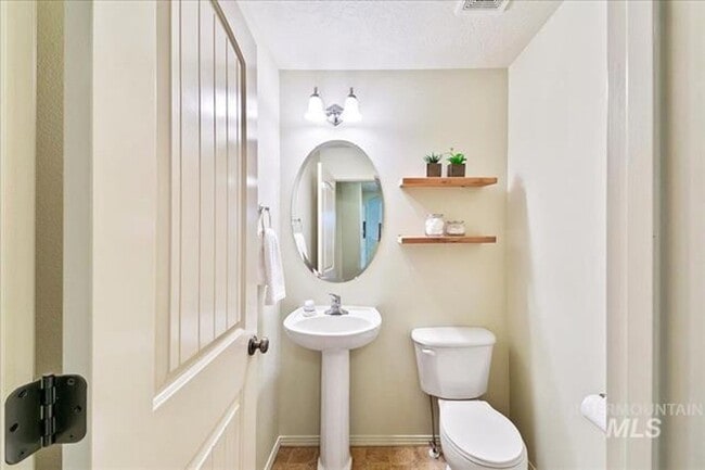 Building Photo - Gorgeous 4 bed 3 Bath Home Located in Meridian