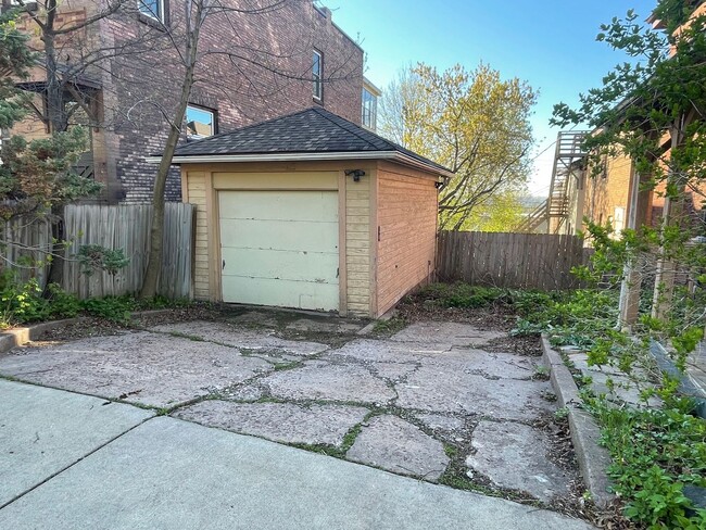 Building Photo - Spacious Five Bedroom Home