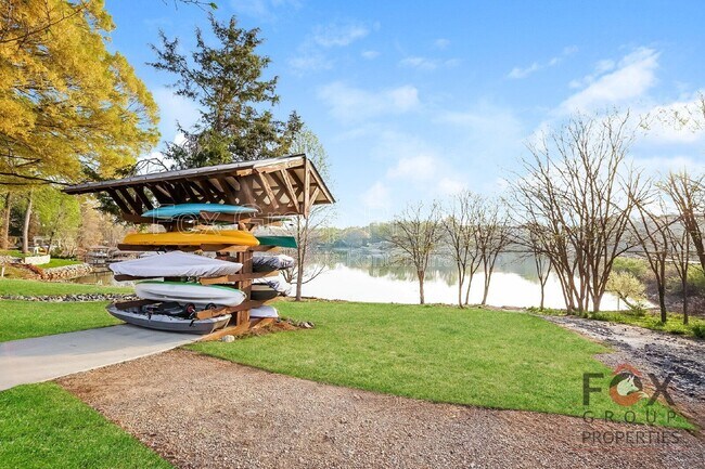 Building Photo - 7125 Brookview Ln