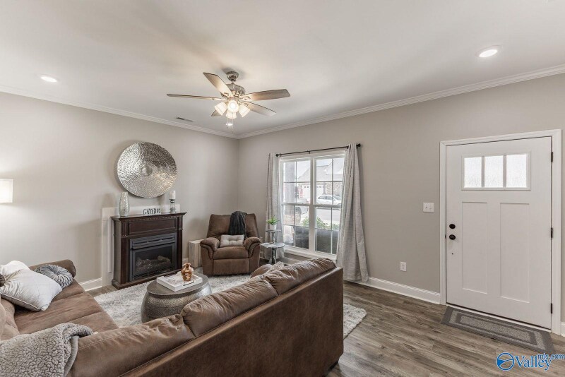 Building Photo - 15695 Landview Ln