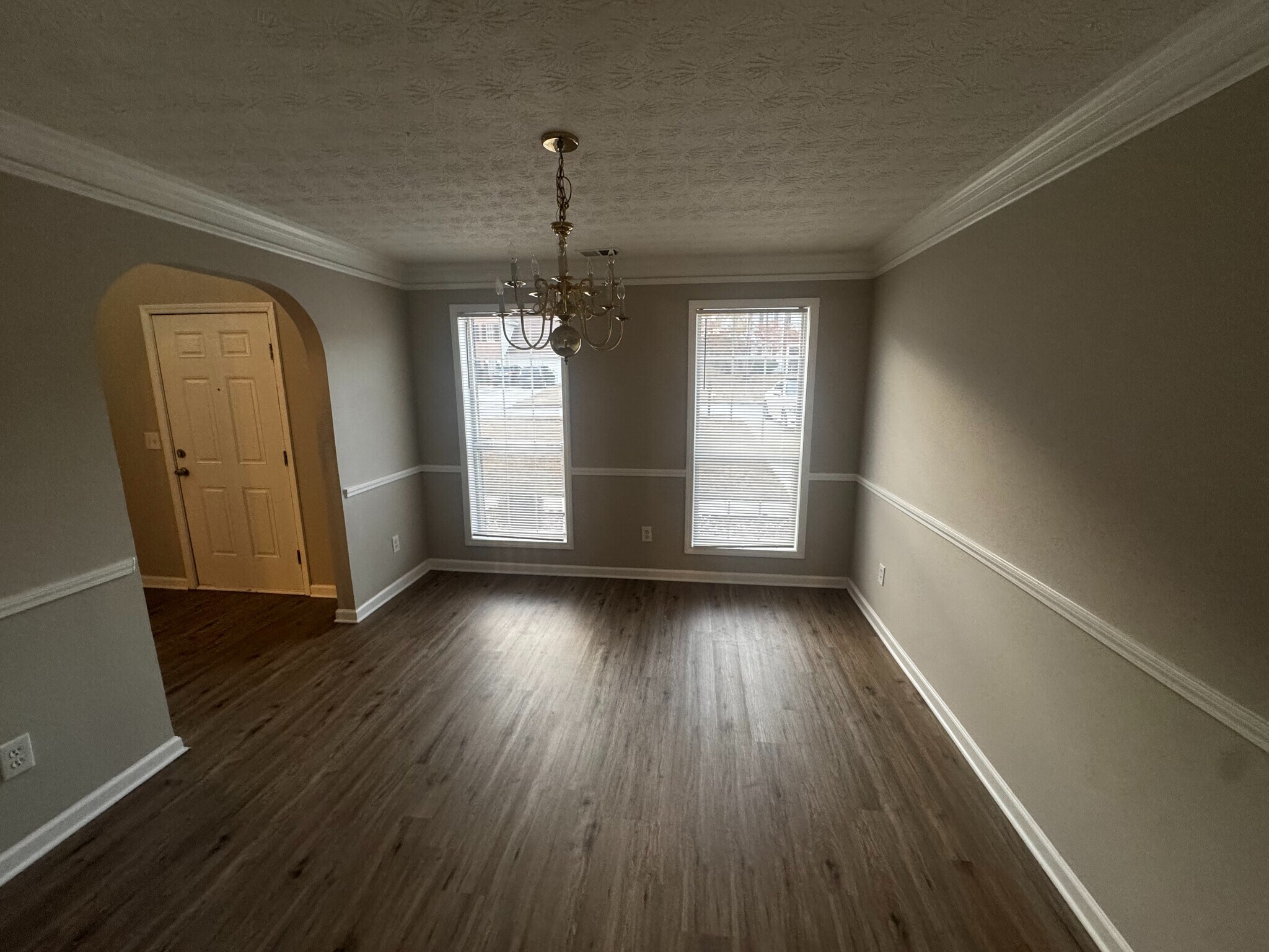 Building Photo - Room in House on Tara Bend