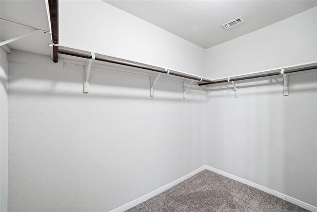 Building Photo - 600 Marimoor Dr