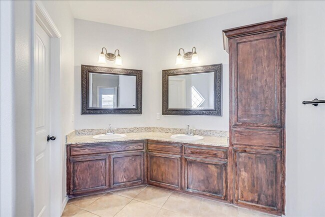 Building Photo - 5834 Aava Dr