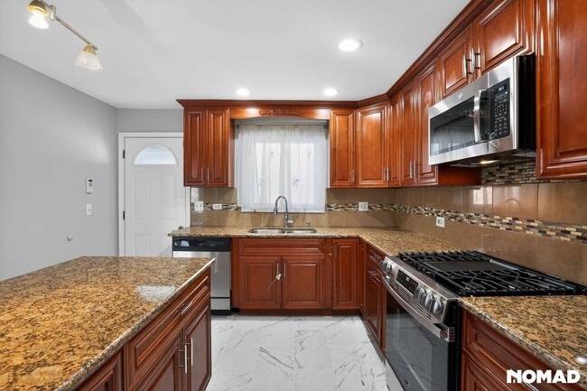 Building Photo - 7151 Hamlin Ave