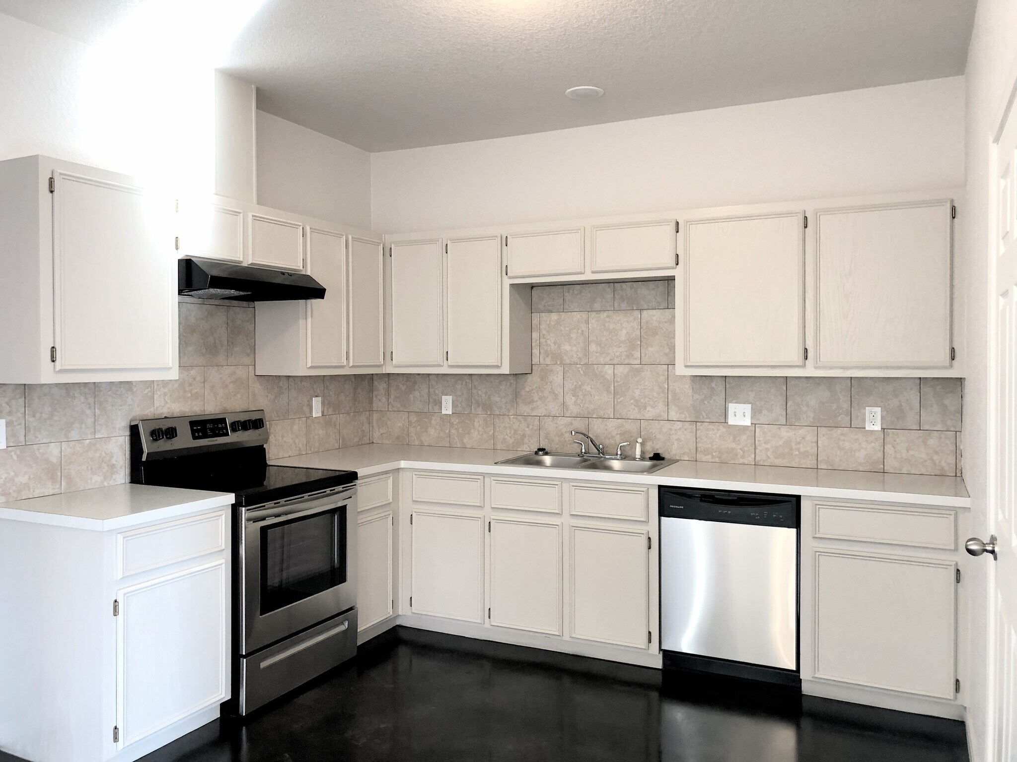 Modern Kitchen with all Stainless steel Appliances, Includes Fridge (not pictured) and Stainless steel Microwave (not pictured). - 128 E Ball Rd