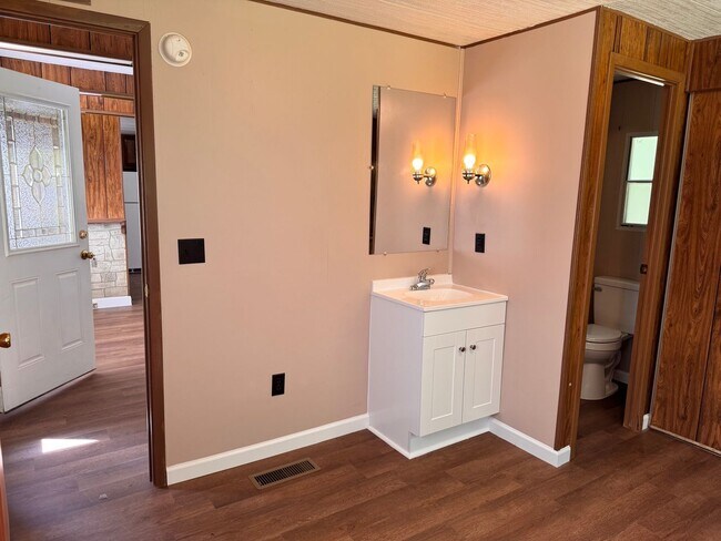 Building Photo - 3 Bed, 1.5 bath mobile home