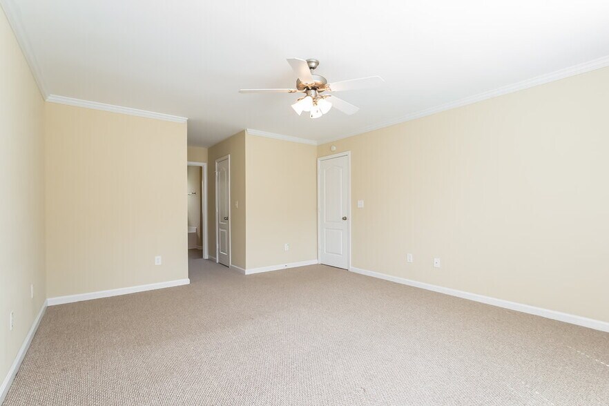 Building Photo - 4050 Grandover Dr NE