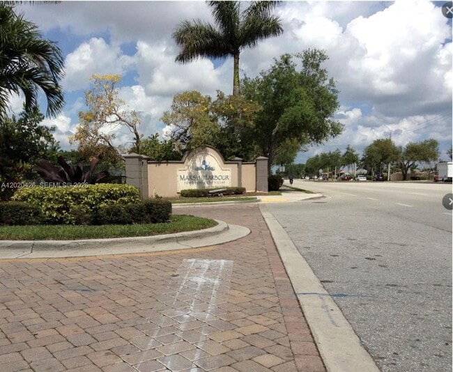 Building Photo - 2043 Nassau Dr