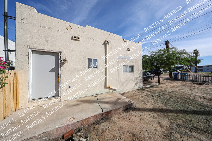 Building Photo - 713 N 9th St