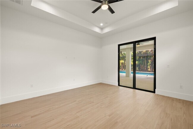 Building Photo - 1587 Golden Gate Blvd W