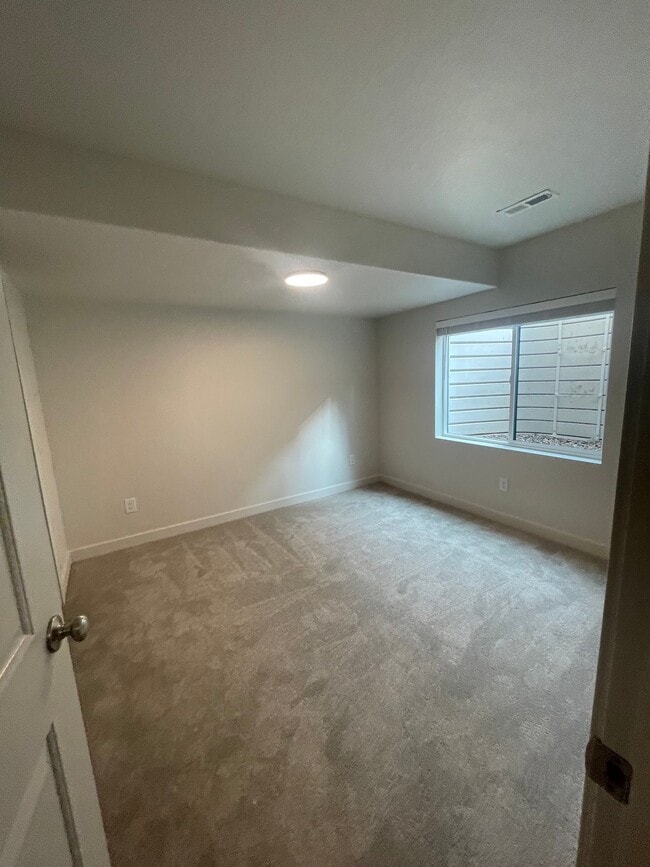 Building Photo - 144 E 1760 N