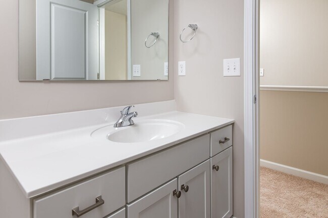 Building Photo - Outstanding Newer Home
