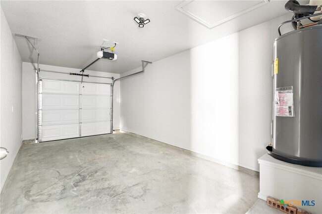 Building Photo - 107 Lost Trl