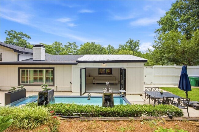 Building Photo - 2220 Spring Mill Cove