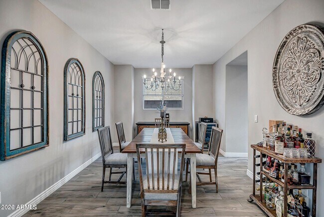 Building Photo - 517 E Balao Dr