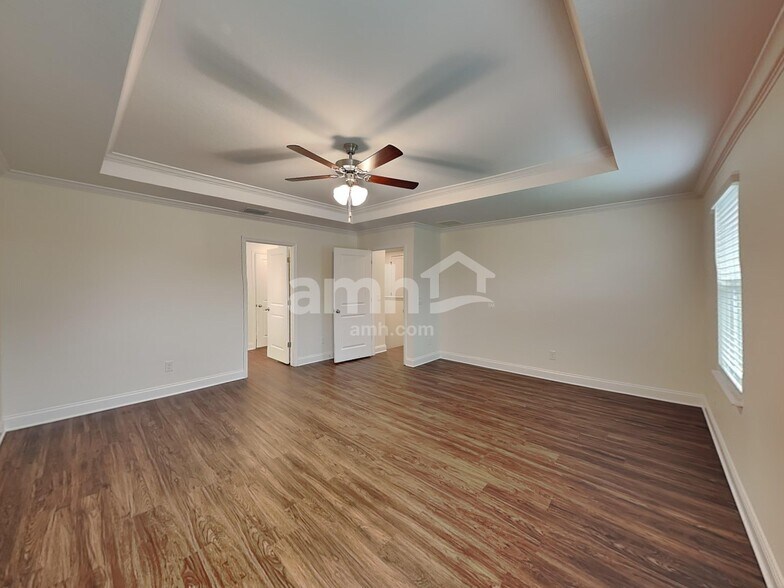 Building Photo - 906 Summer Stone Loop