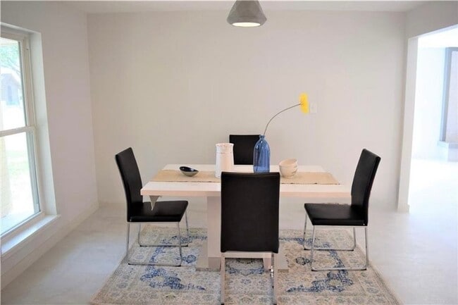 Building Photo - 3 Bedroom Home For Rent in Great School Di...