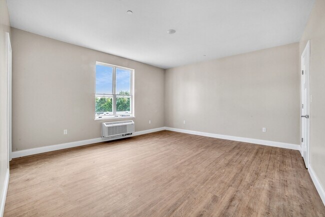 Building Photo - 127 Centre St