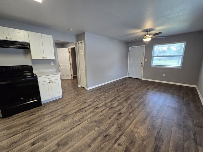 Building Photo - 4433 Bryan Ave