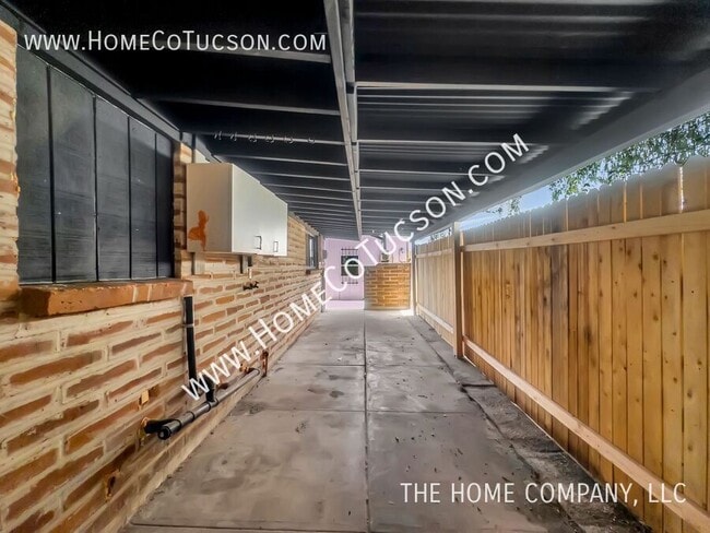 Building Photo - 4535 E Fairmount St
